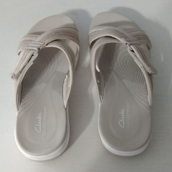 Clarks Cloudsteppers Women's Cream‎ and Tan Sandals - Picture 5 of 11